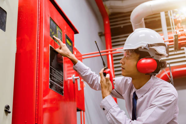 Engineer checking Industrial fire control system,Fire Alarm controller, Fire notifier, Anti fire.System ready In the event of a fire. Engineer checking Industrial fire control system,Fire Alarm controller, Fire notifier, Anti fire.System ready In the event of a fire. Notifier stock pictures, royalty-free photos & images