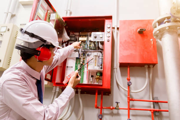 Engineer checking Industrial fire control system,Fire Alarm controller, Fire notifier, Anti fire.System ready In the event of a fire. Engineer checking Industrial fire control system,Fire Alarm controller, Fire notifier, Anti fire.System ready In the event of a fire. Notifier stock pictures, royalty-free photos & images