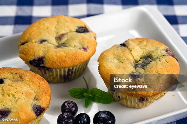 Blaubeermuffins Stockfoto und mehr Bilder von Amerikanische Heidelbeere - Amerikanische Heidelbeere, Beere - Obst, Blaubeermuffin