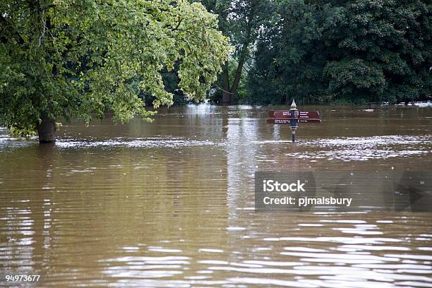 Allagato Fiume Severn A Worcester - Fotografie stock e altre immagini di Inondazione - Inondazione, Worcester - Inghilterra, Pioggia torrenziale