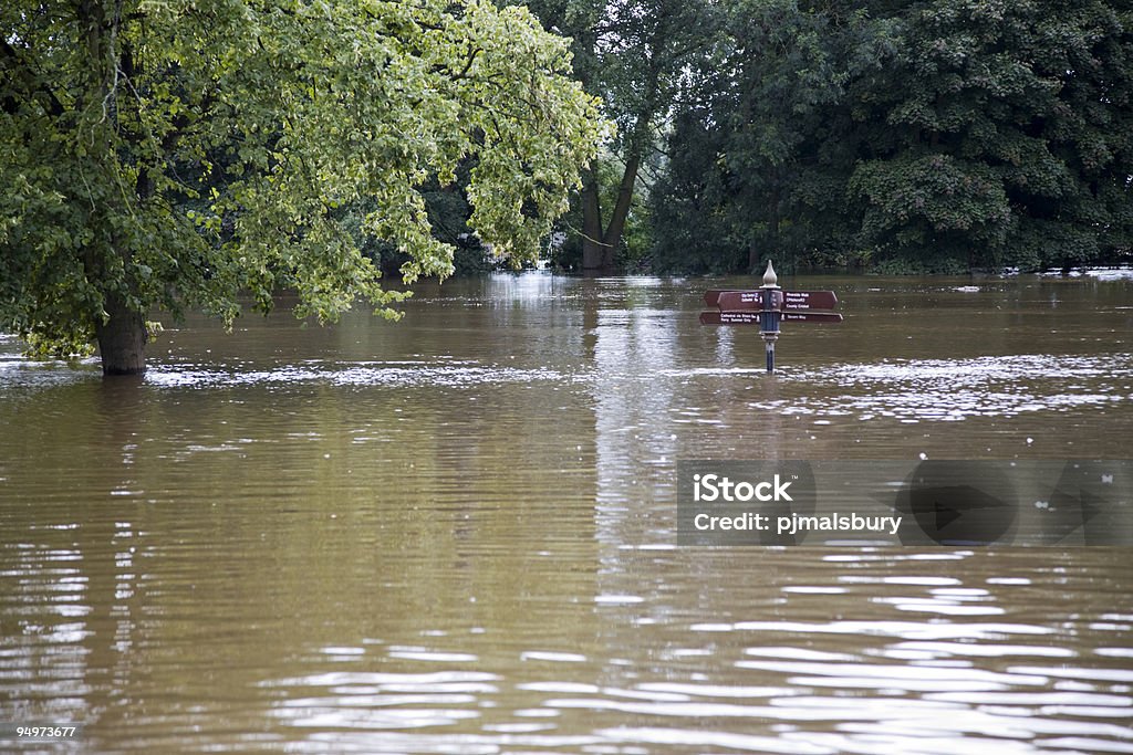 Zalane Rzeka Severn w Worcester - Zbiór zdjęć royalty-free (Powódź)