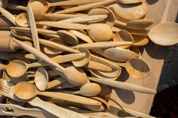 木製の茶さじ - teaspoon tablespoon silver spoon ストックフォトと画像