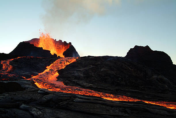 erupção do vulcão - volcanic stone - fotografias e filmes do acervo