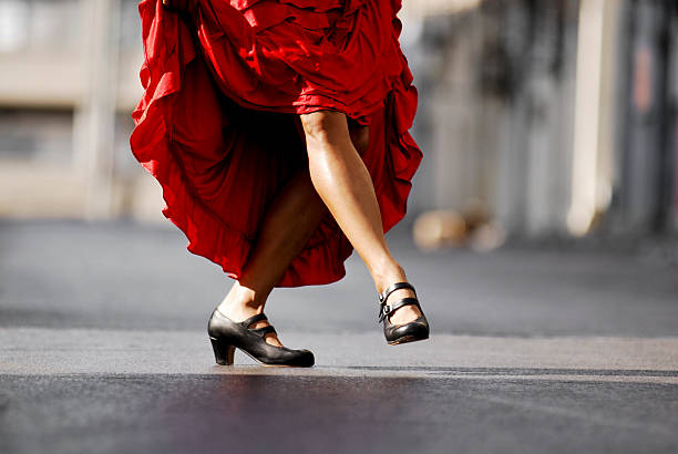 flamenco bailarines piernas - tango fotografías e imágenes de stock