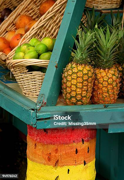 Frische Tropische Früchte Stockfoto und mehr Bilder von Ananas - Ananas, Bunt - Farbton, Einzelhandel - Konsum