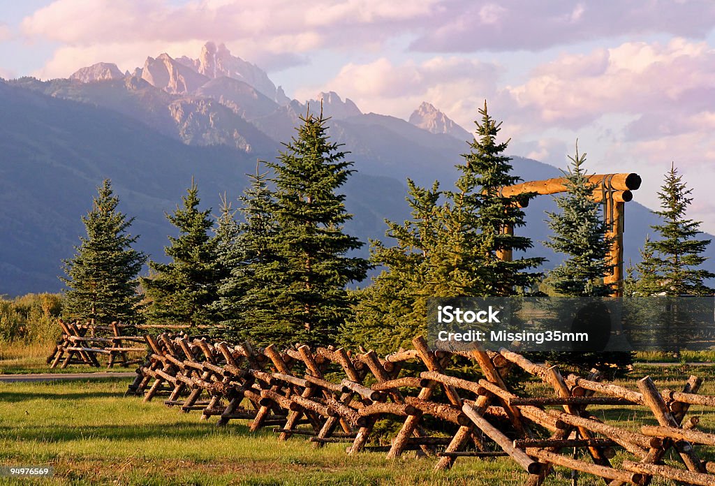 Rustique de Ranch au coucher du soleil - Photo de Wyoming libre de droits