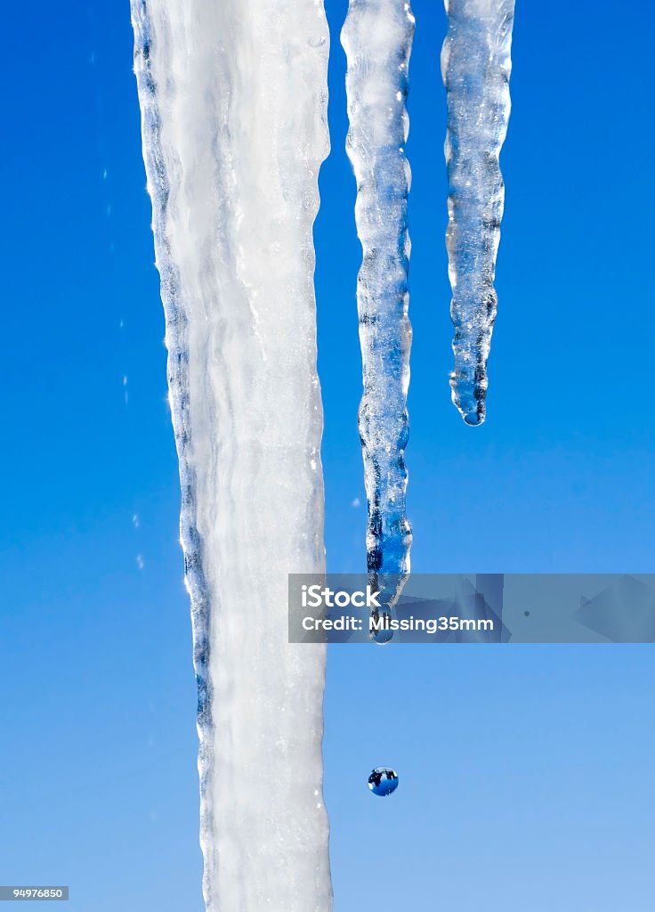 Icicles congelato in movimento - Foto stock royalty-free di Acqua