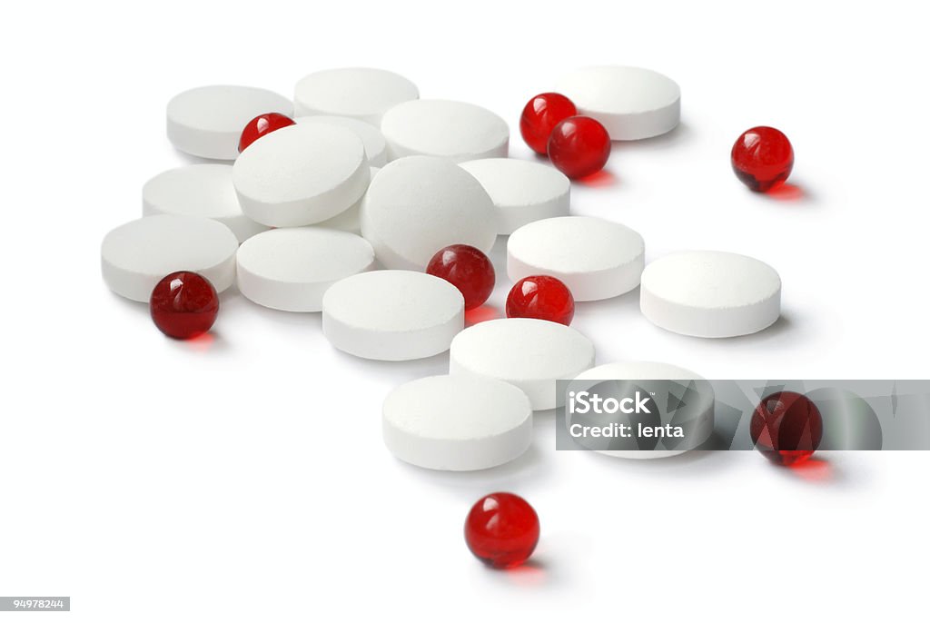 Rojo y blanco de comprimidos - Foto de stock de Asistencia sanitaria y medicina libre de derechos