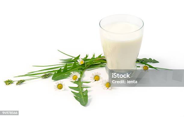 Bicchiere Di Latte - Fotografie stock e altre immagini di Alimentazione sana - Alimentazione sana, Bianco, Bibita