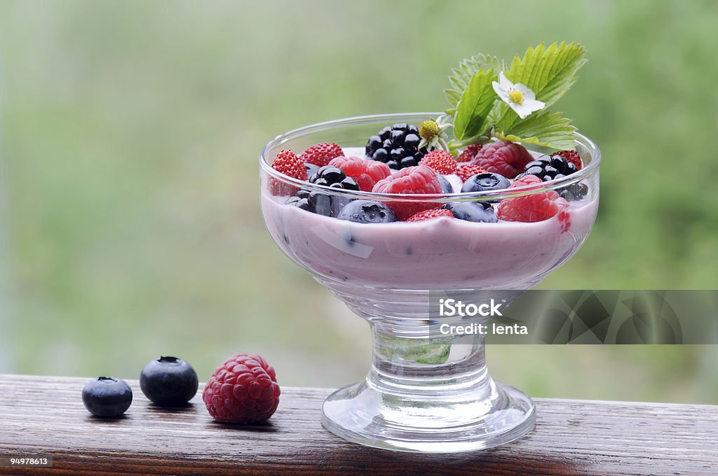 Yogur de arándanos - Foto de stock de Alimento libre de derechos