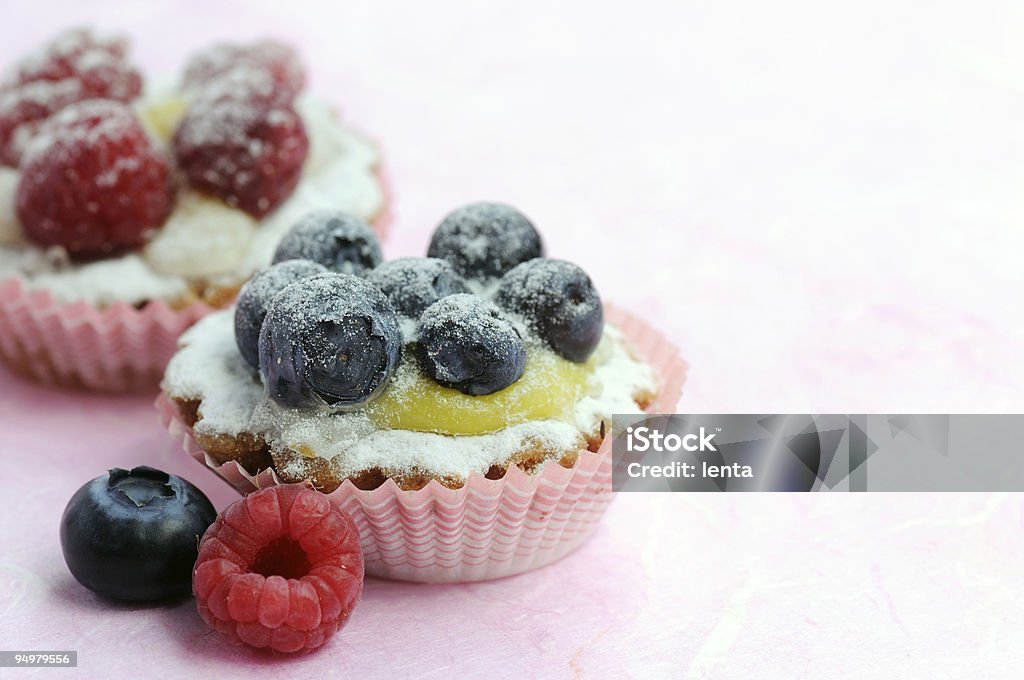 dessert con frutti di bosco - Foto stock royalty-free di Cibo