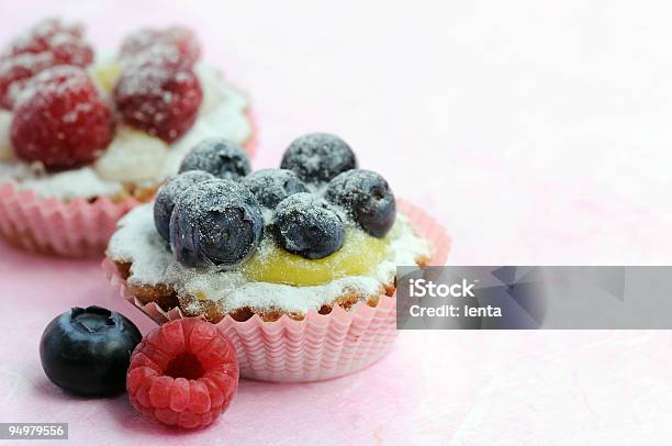 Dessert Con Frutti Di Bosco - Fotografie stock e altre immagini di Cibo - Cibo, Close-up, Composizione orizzontale