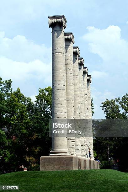 Pilares De Excelencia Foto de stock y más banco de imágenes de Misuri - Misuri, Columna arquitectónica, Universidad