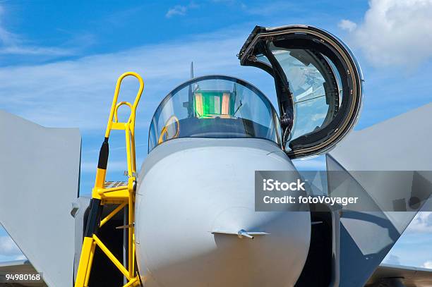 Cockpit Und Canopy Bereit Stockfoto und mehr Bilder von Jagdflugzeug - Jagdflugzeug, Head-up-Display - Teil eines Fahrzeugs, Marine