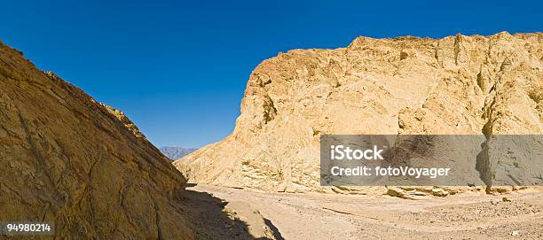 Seca Atingida Paisagem - Fotografias de stock e mais imagens de Acidente Natural - Acidente Natural, Alto - Descrição Física, Ao Ar Livre