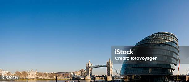 Foto de City Hall Tower Bridge Londres e mais fotos de stock de Arquitetura - Arquitetura, Azul, Capitais internacionais