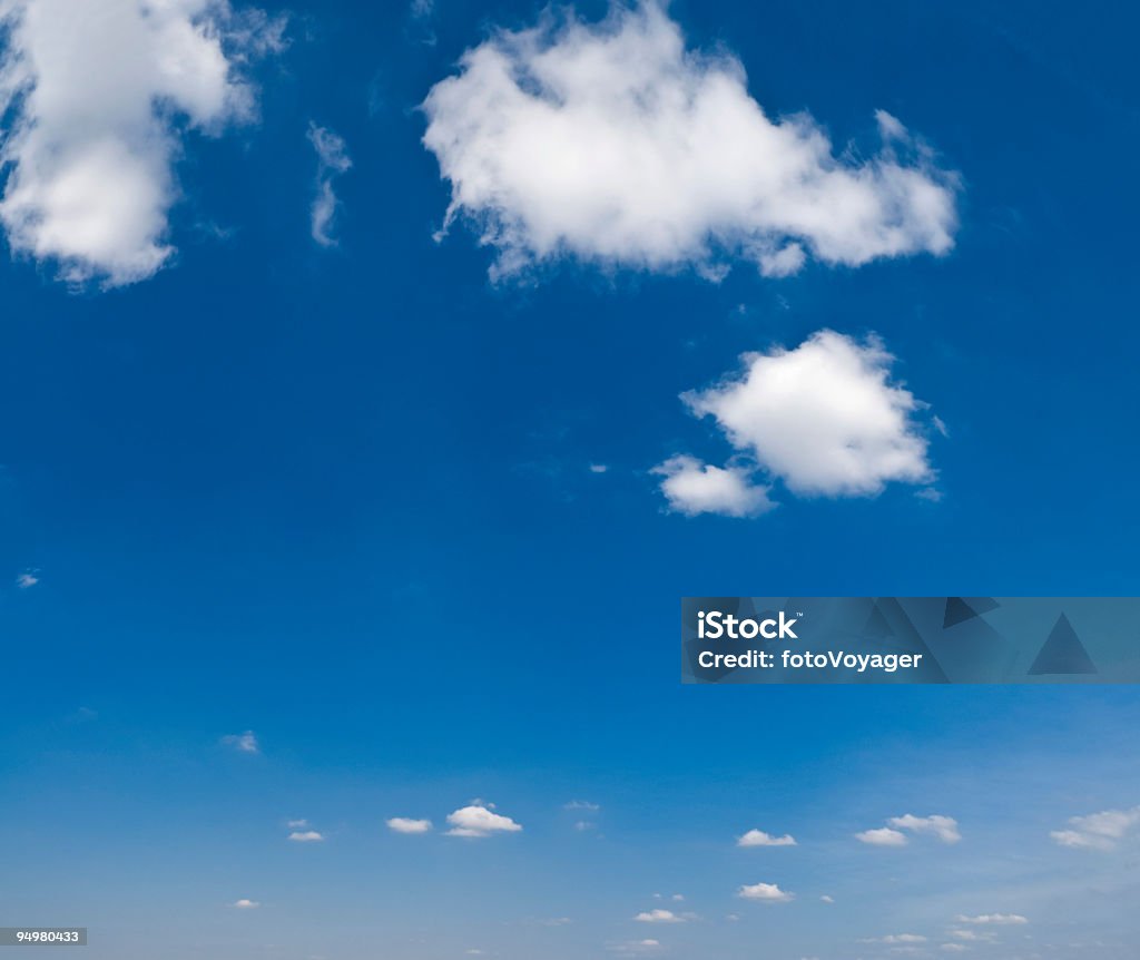 Cielo azul de fondo - Foto de stock de Aire libre libre de derechos