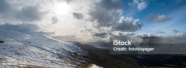 Ben Nevis Fuerte William Escocia Foto de stock y más banco de imágenes de Aire libre - Aire libre, Aislado, Azul