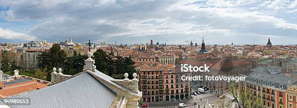 Panorama De Paisagem Urbana De Madrid - Fotografias de stock e mais imagens de Madrid - Madrid, Telhado, Arquitetura