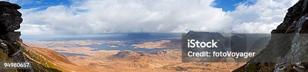 Dramático Longe Das Terras Altas Da Escócia - Fotografias de stock e mais imagens de Ao Ar Livre - Ao Ar Livre, Beleza natural, Cadeia de Montanhas