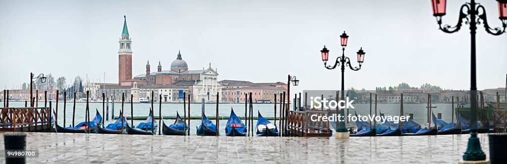 Gondolas San Marco Venecia - Foto de stock de Panorama urbano libre de derechos