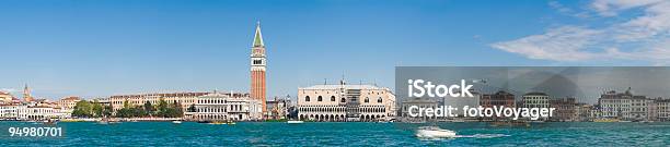 Photo libre de droit de Panorama De Venise San Marco banque d'images et plus d'images libres de droit de Venise - Venise, Rive des Esclavons, Affluence