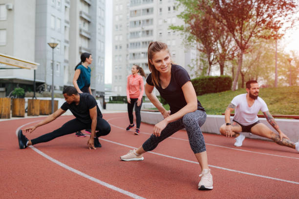 marathon team training - running track women running spring stock-fotos und bilder