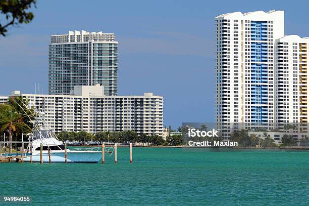 Condominios De Miami Foto de stock y más banco de imágenes de Aire libre - Aire libre, Atlantic Intracoastal Waterway, Borde del agua