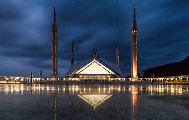 istock Faisal Mosque in Islamabad, Pakistan at night 949846154