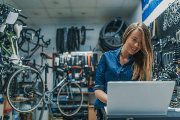 istock Woman mechanic working on a laptop 949854086