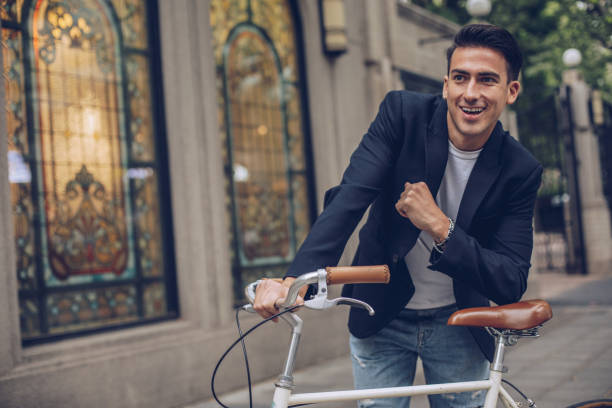 istock Man leading his bike 949857642