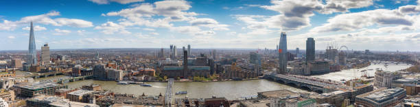 панорамный вид на горизонт лондона, великобритания - blackfriars bridge стоковые фото и изображения