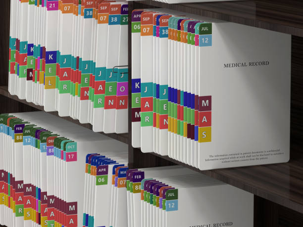 registros médicos en estante - informe médico fotografías e imágenes de stock