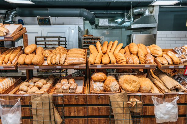 widok na świeżo upieczołą piekarnię w hipermarkecie - bakery zdjęcia i obrazy z banku zdjęć