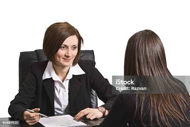 Dwa Businesswoman - zdjęcia stockowe i więcej obrazów Białe tło - Białe tło, Biuro, Dwie osoby