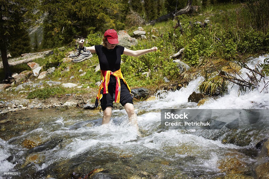 Mulher descalço em Creek - Royalty-free 30-34 Anos Foto de stock