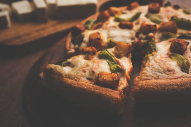 istock Indian Paneer Pizza with fresh cottage Cheese cubes and white sauce 949905112