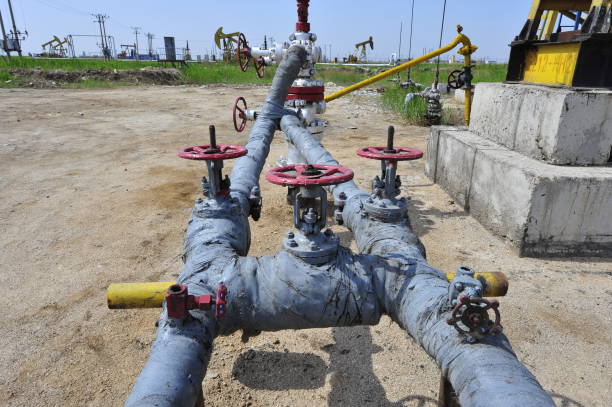 istock The pipe and valve oil fields 949915444