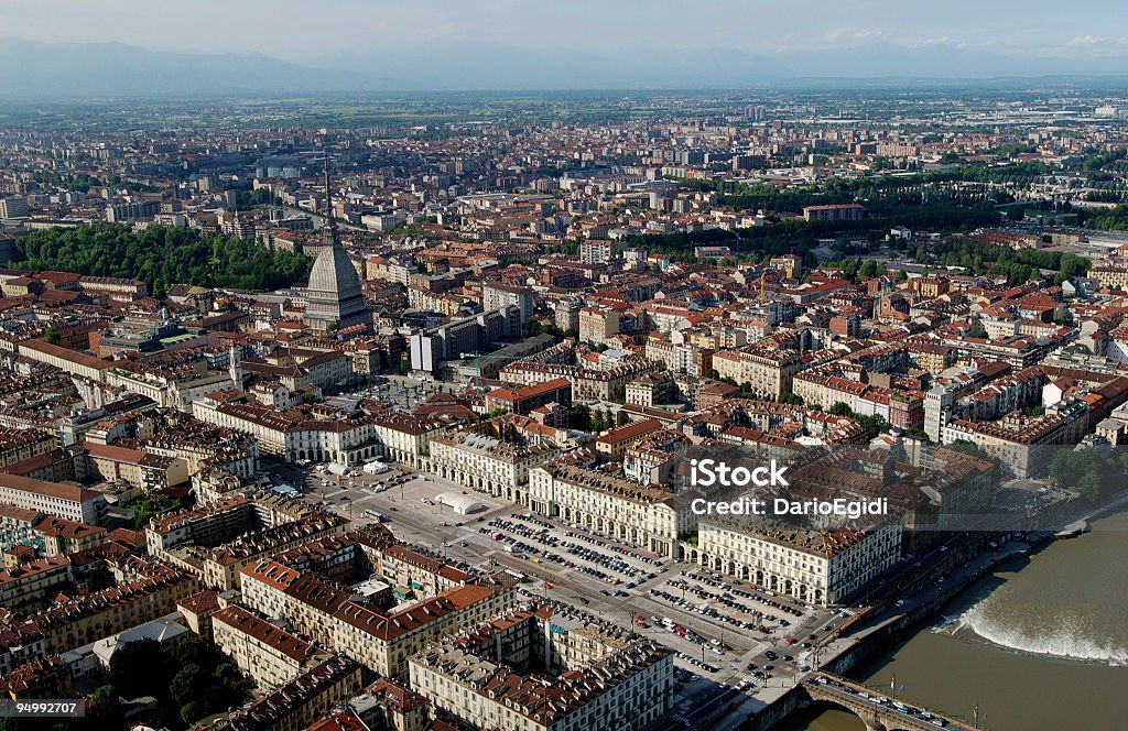 Veduta aerea del centro città di Torino, vicino al Fiume Po - Foto stock royalty-free di Torino