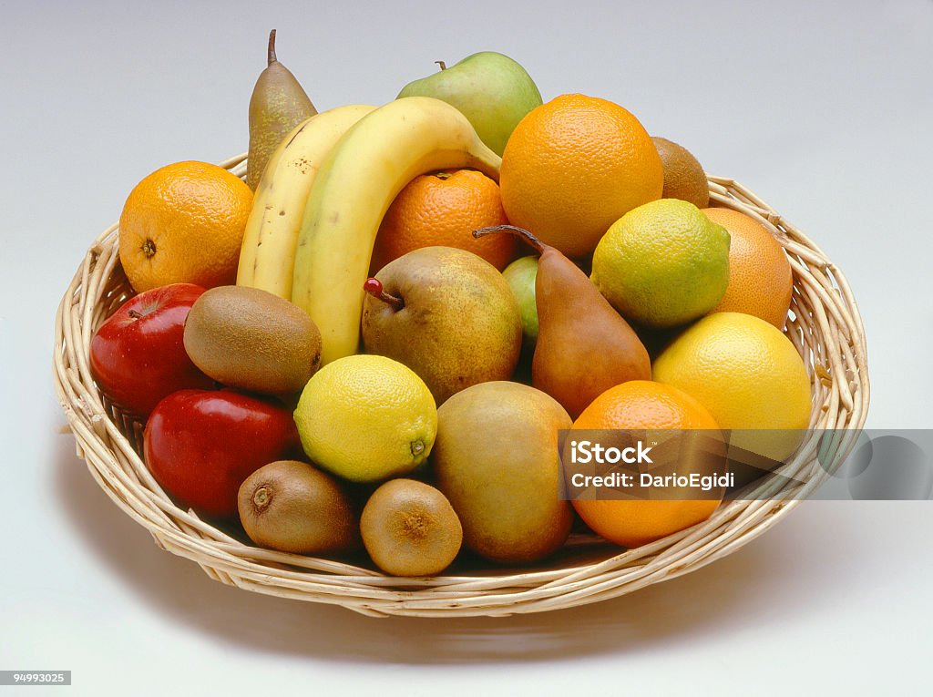 Cibo frutta fresca nel cestello - Foto stock royalty-free di Alimentazione sana