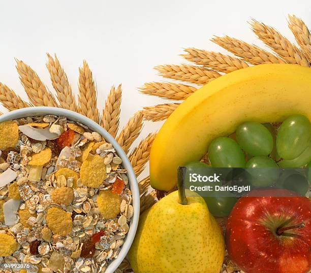 Cibo Frutta Ai Cereali - Fotografie stock e altre immagini di Alimentazione sana - Alimentazione sana, Avena - Cereali da colazione, Banana - Frutto tropicale