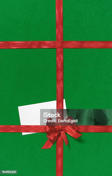 Foto de Papel De Embrulho Para Presente Verde Branco E Vermelho Com Fita Cartão De Saudação e mais fotos de stock de Aniversário