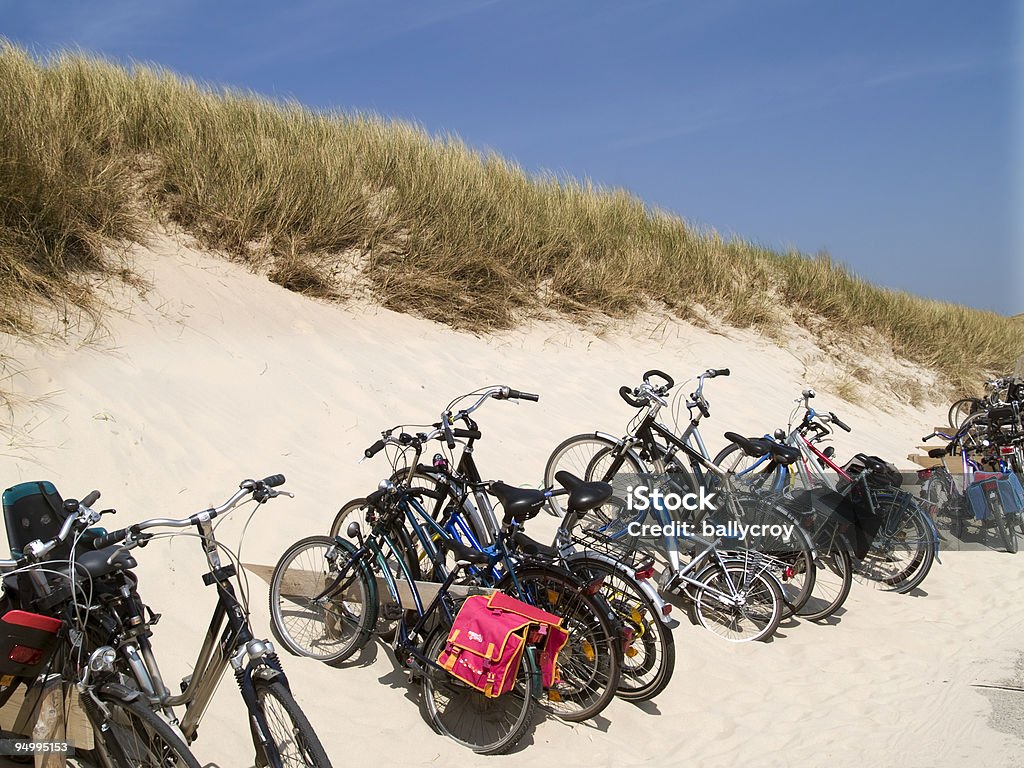 Fahrräder geparkt in den Dünen - Lizenzfrei Niederlande Stock-Foto