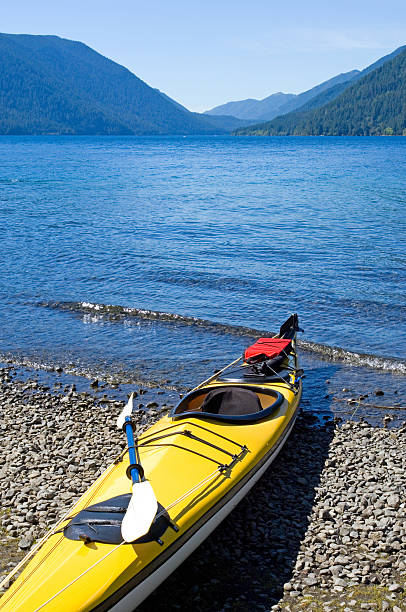 kajak fahren auf dem gletscher lake - upperdeck view fotos stock-fotos und bilder