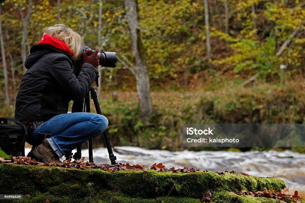 Garota fotografando natureza - Foto de stock de 20-24 Anos royalty-free