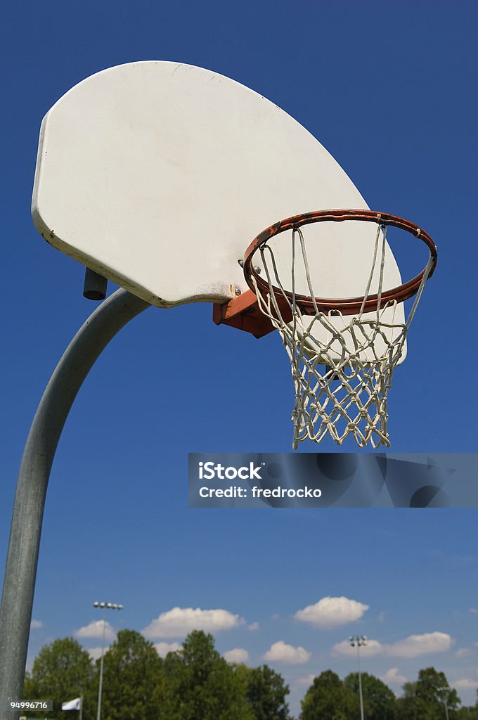 Basquetebol objectivo em um campo de basquetebol no parque - Royalty-free Abstrato Foto de stock