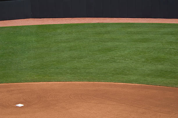 de baseball de champ et 1 gardien de baseball au match de baseball - baseball diamond baseball baseline grass photos et images de collection