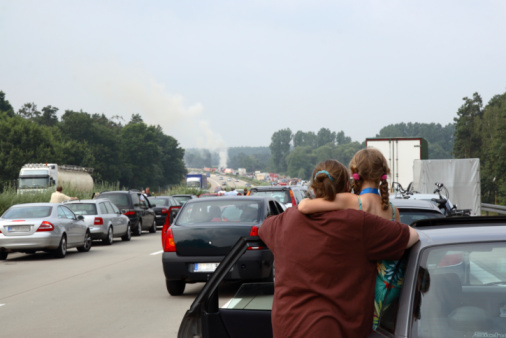 onlookers, accident on the autobahn
