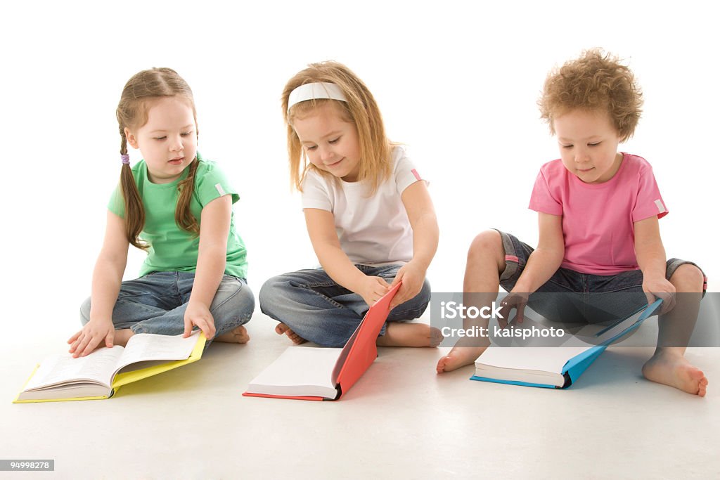 Meninas ler livros - Foto de stock de 2-3 Anos royalty-free