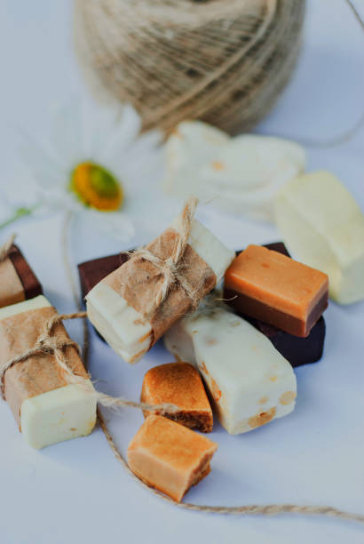 istock Italian nougat bars cut in pieces 949983412